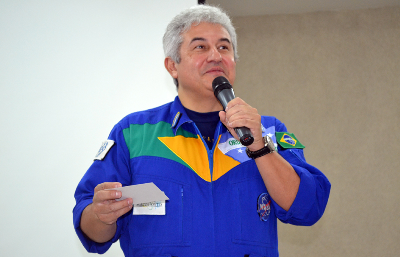O engenheiro e astronauta Marcos Pontes esbanjou simpatia durante palestra no Auditório Miguel Reale na noite desta quinta-feira, 3