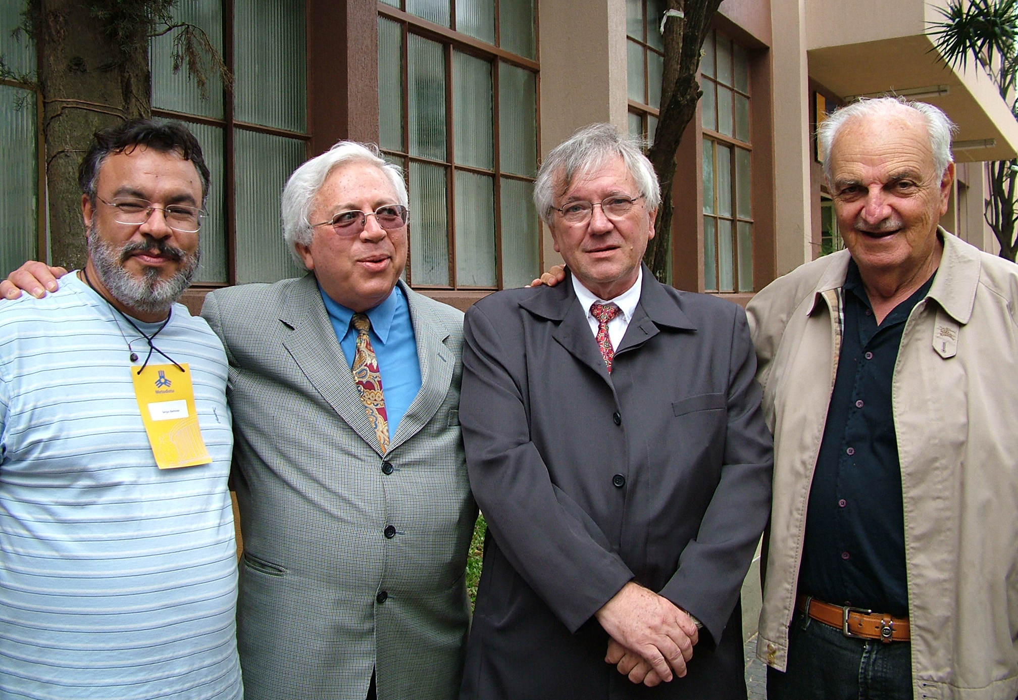 Na foto, os homenageados: Prof. Me. Sérgio Barbosa, Prof. Dr. José Marques de Mello, Prof. Dr. Gilson Parisoto e Prof. Dr. Isaac Epstein
