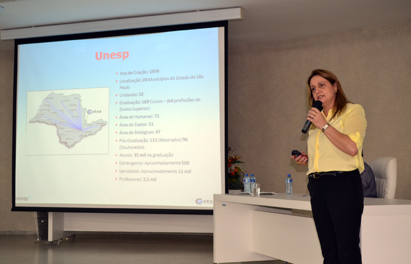 Profª. Drª. Maria Luiza Gava Schmidt falou sobre a experiência em reabilitação e saúde do trabalhador na Unesp