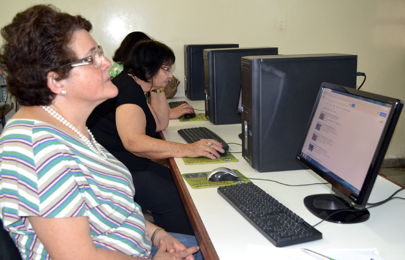 Turma com 20 idosos participa do curso de Informática para a Terceira Idade no Campus I da FAI às terças e quintas-feiras