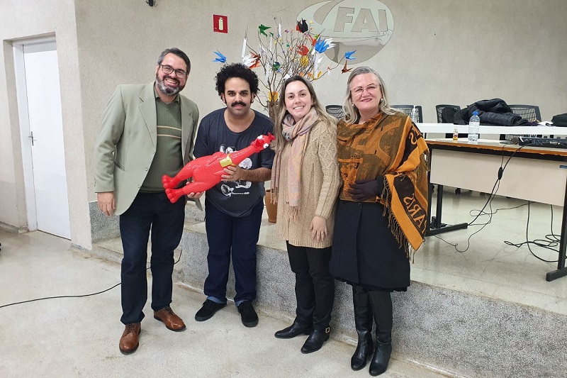 Coordenadora Thaisa com convidado Samuel Rodrigues Rabay e professores Cassiano Rumin e Maria de Fátima Belancieri